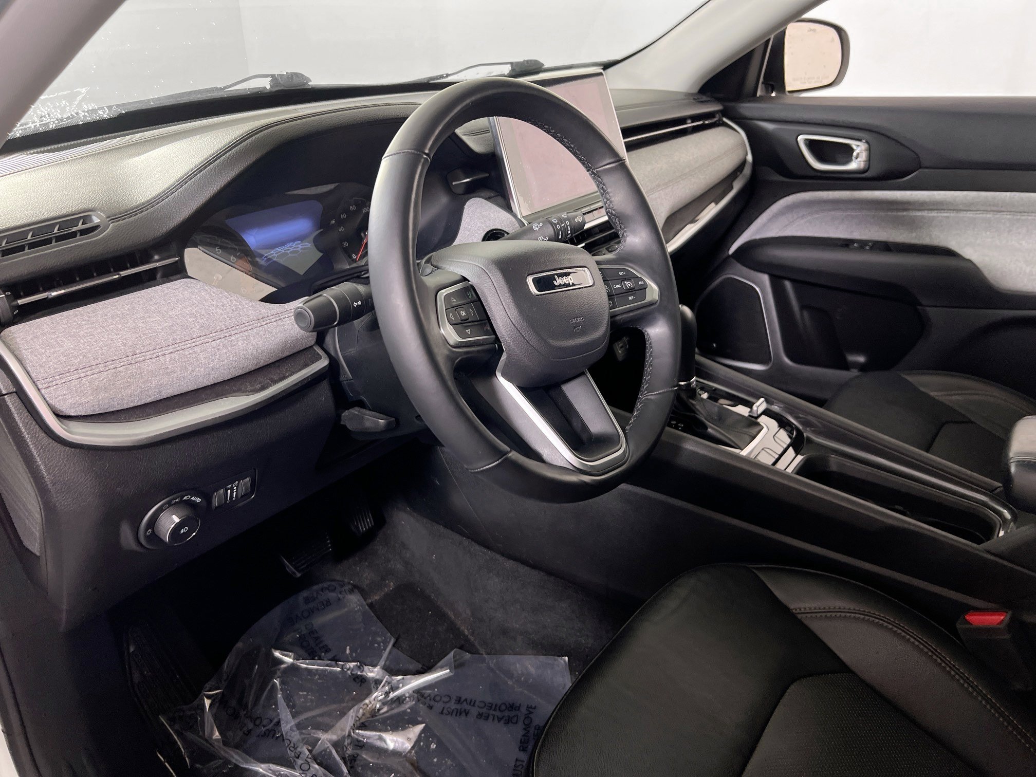 Used 2022 Jeep Compass Latitude w/ Sun and Sound Group AWD/4WD image 9