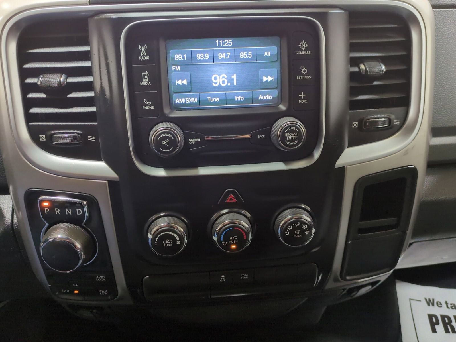 Used 2017 RAM 1500 Classic SLT AWD/4WD image 18