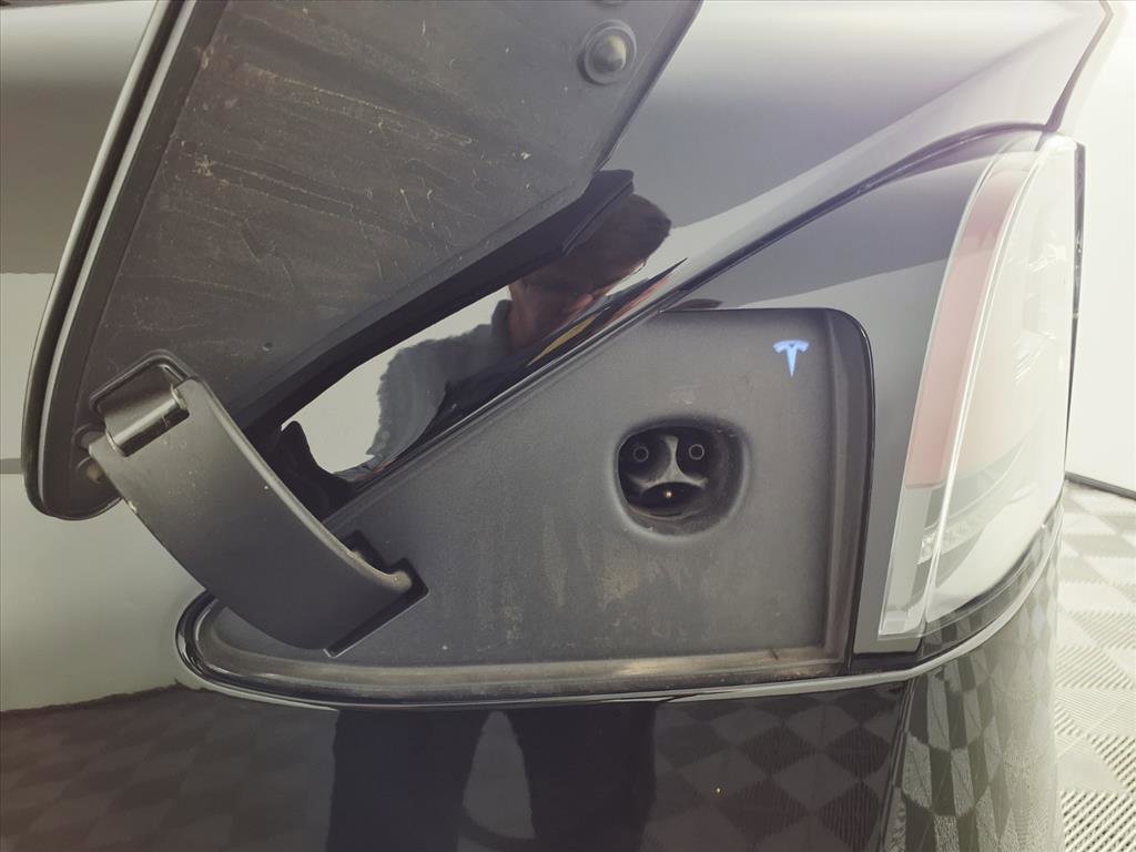 Used 2022 Tesla Model X Plaid image 23