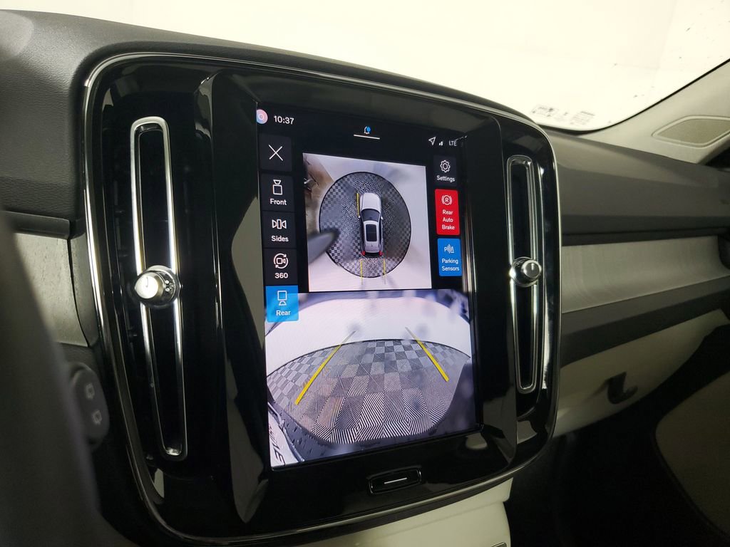 Certified 2026 Volvo XC40 B5 Plus w/ Protection Package Premier image 31