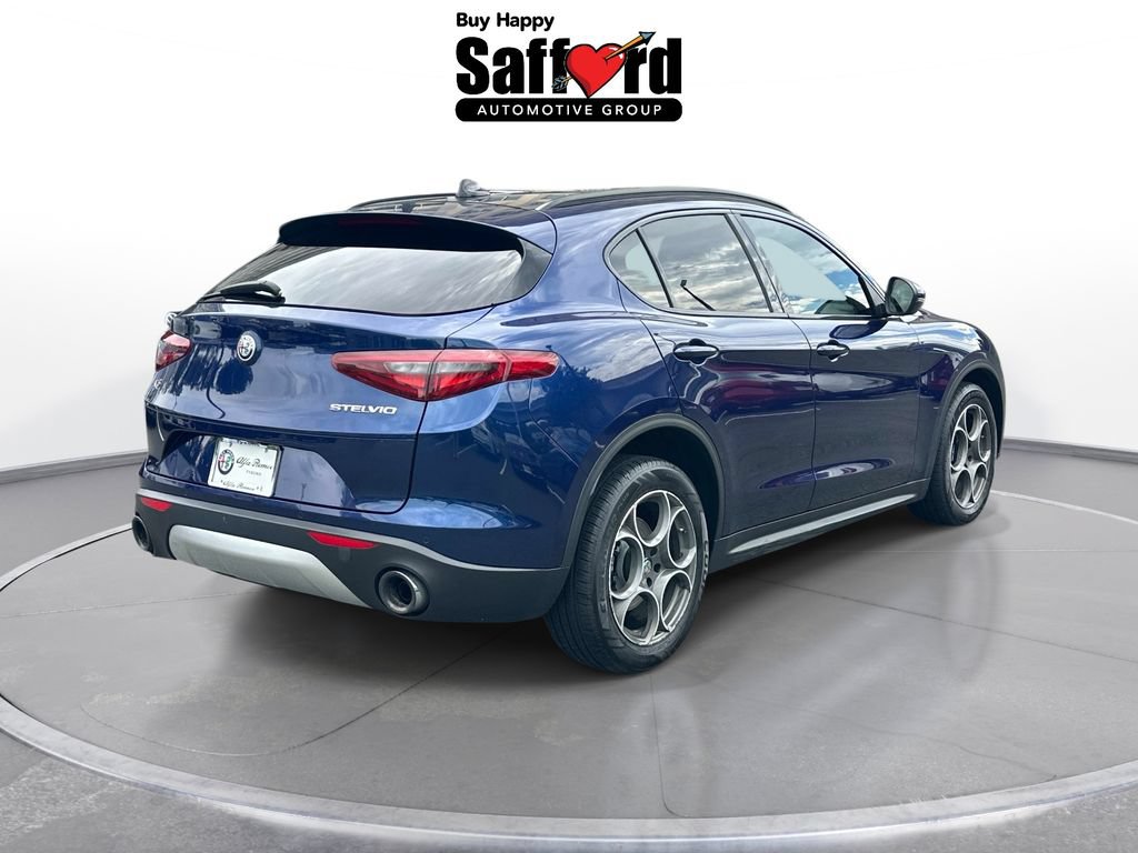 Used 2018 Alfa Romeo Stelvio Sport w/ Quick Order Package 22J Sport AWD/4WD image 9