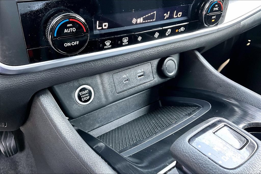 Used 2023 Nissan Rogue SV AWD/4WD image 16