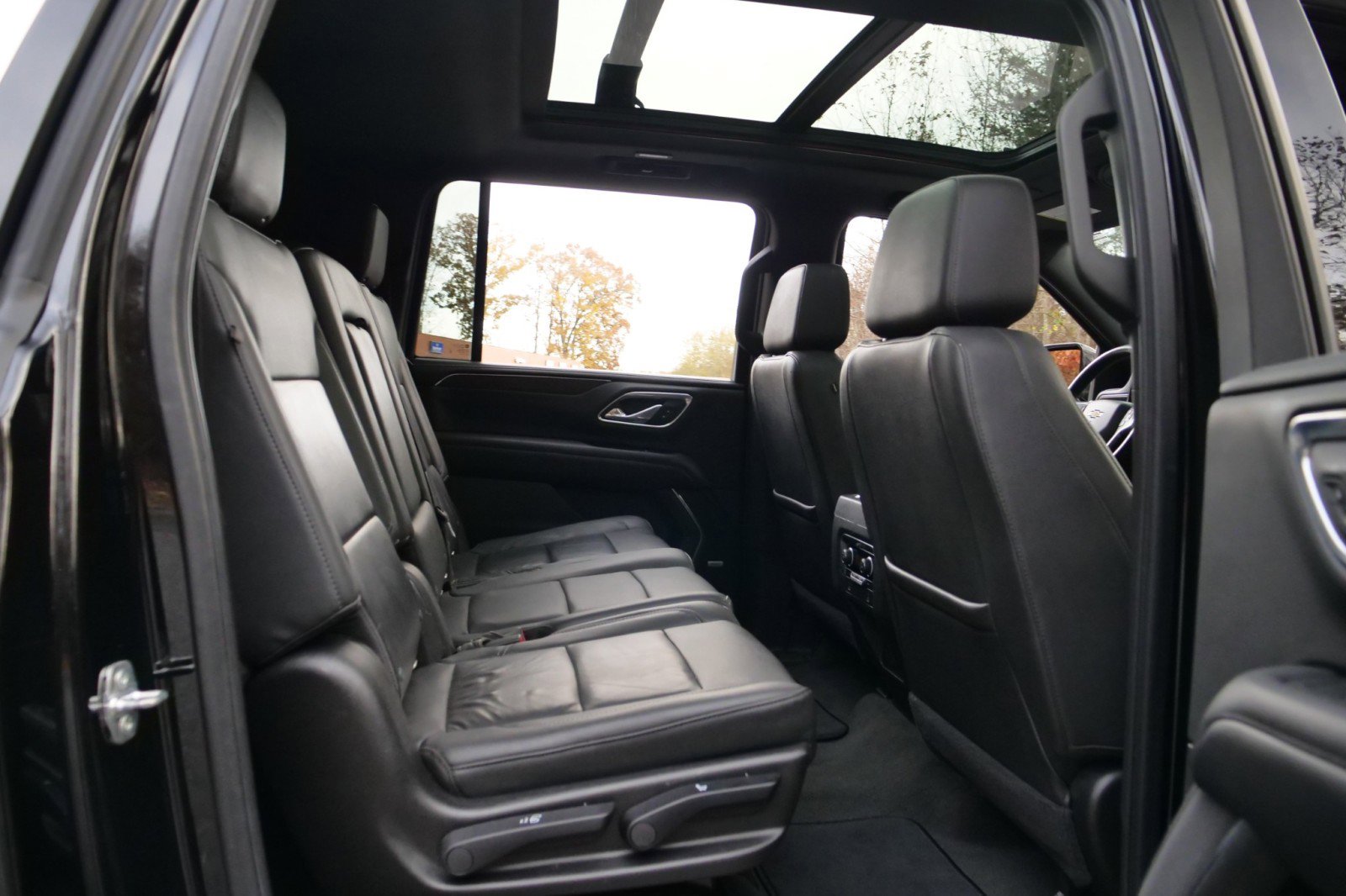 Used 2021 Chevrolet Suburban LT image 35