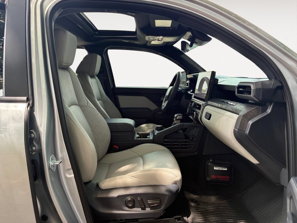 Used 2026 Toyota Tacoma Limited AWD/4WD image 15
