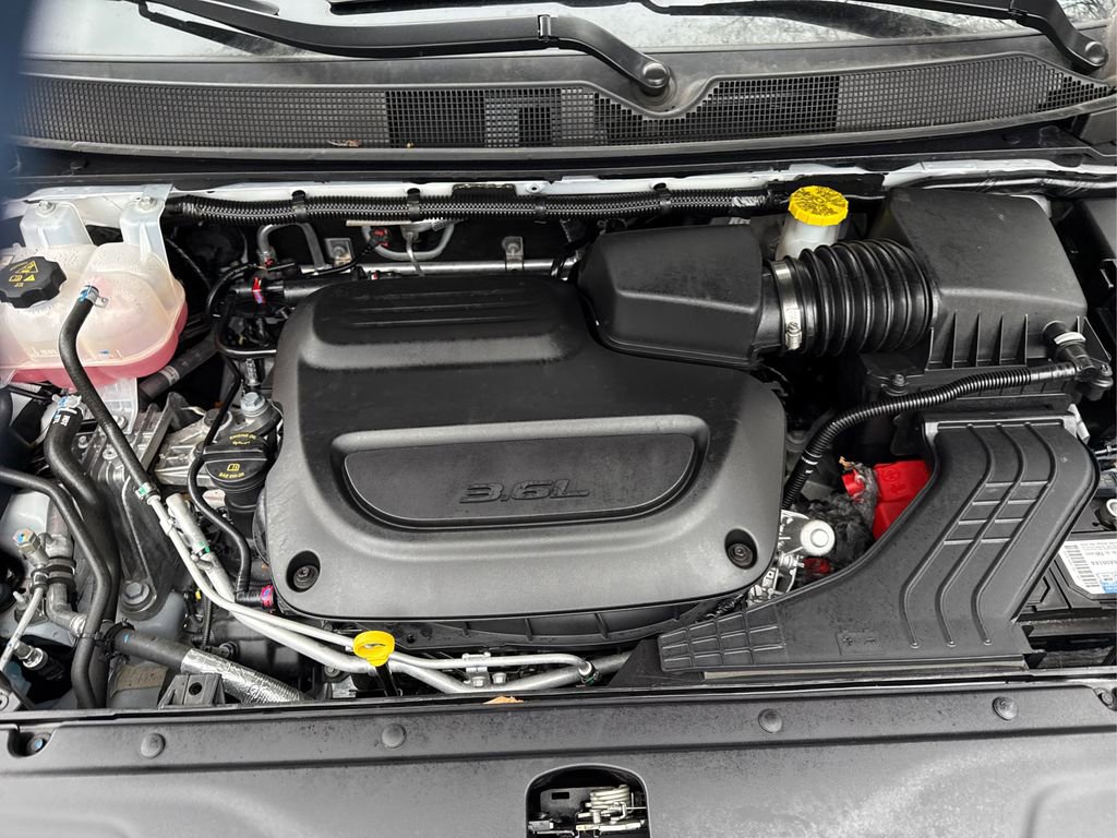 Used 2024 Chrysler Pacifica Limited w/ S Appearance Package image 13