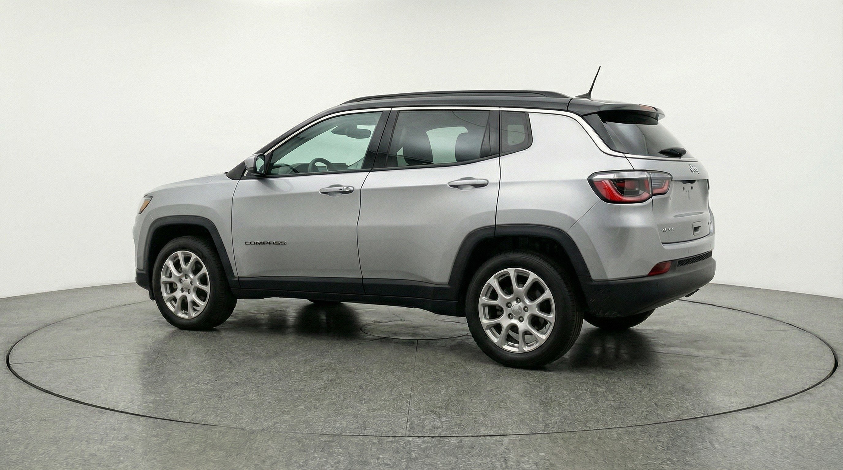 Used 2025 Jeep Compass Limited AWD/4WD image 6