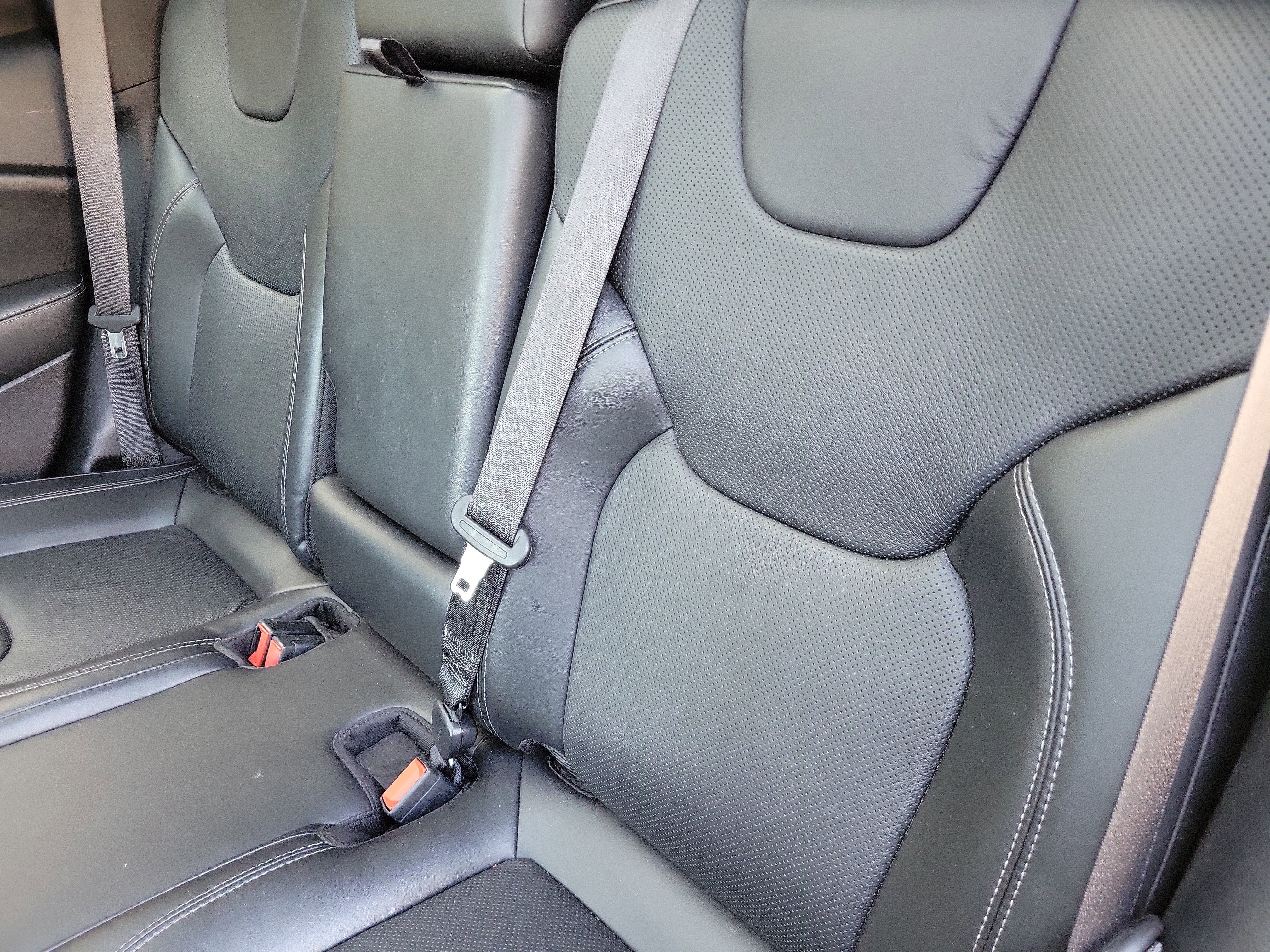 Used 2020 Jeep Cherokee Limited AWD/4WD image 13