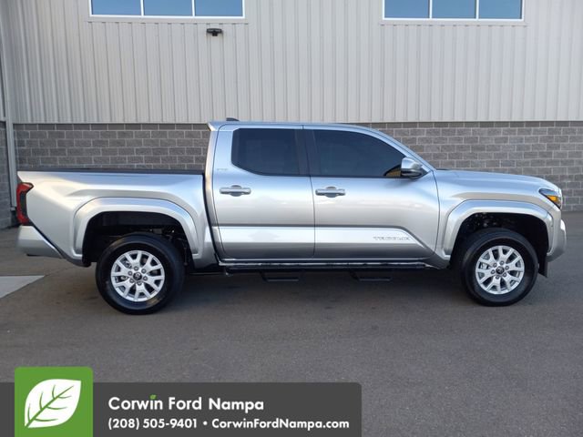 Used 2025 Toyota Tacoma SR5 image 2