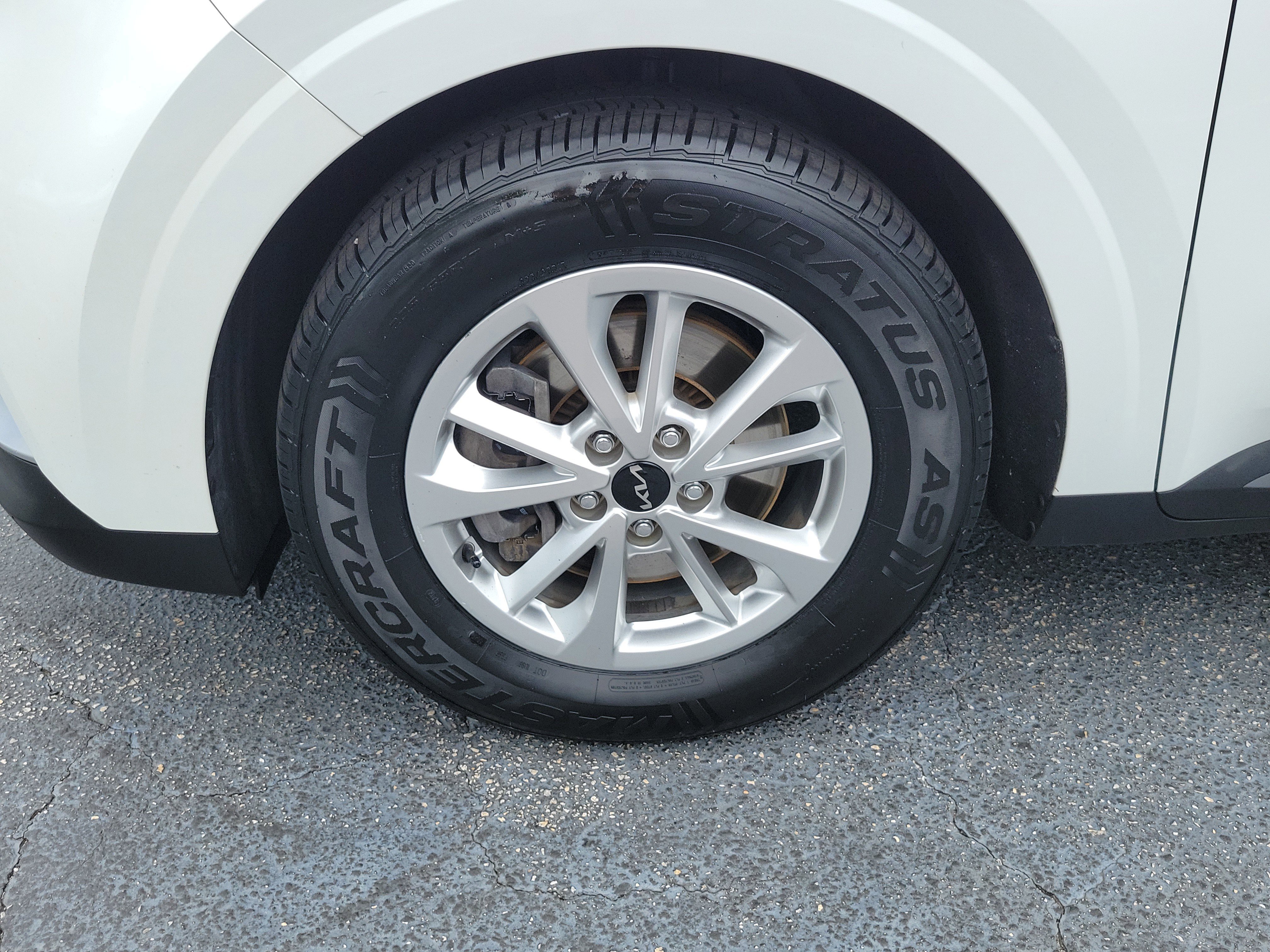 Used 2022 Kia Carnival LX FWD image 5