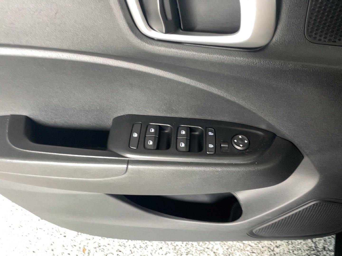 Used 2020 Hyundai Venue SE FWD image 6