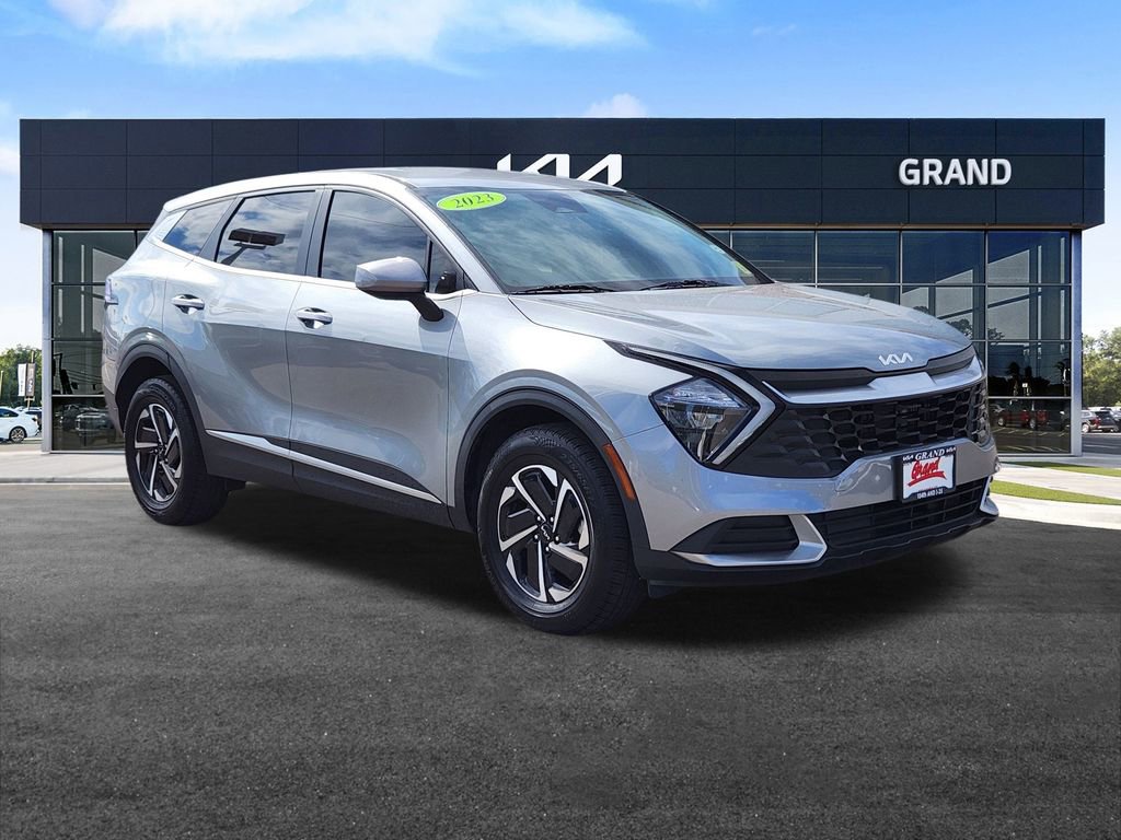 Certified 2023 Kia Sportage LX image 3