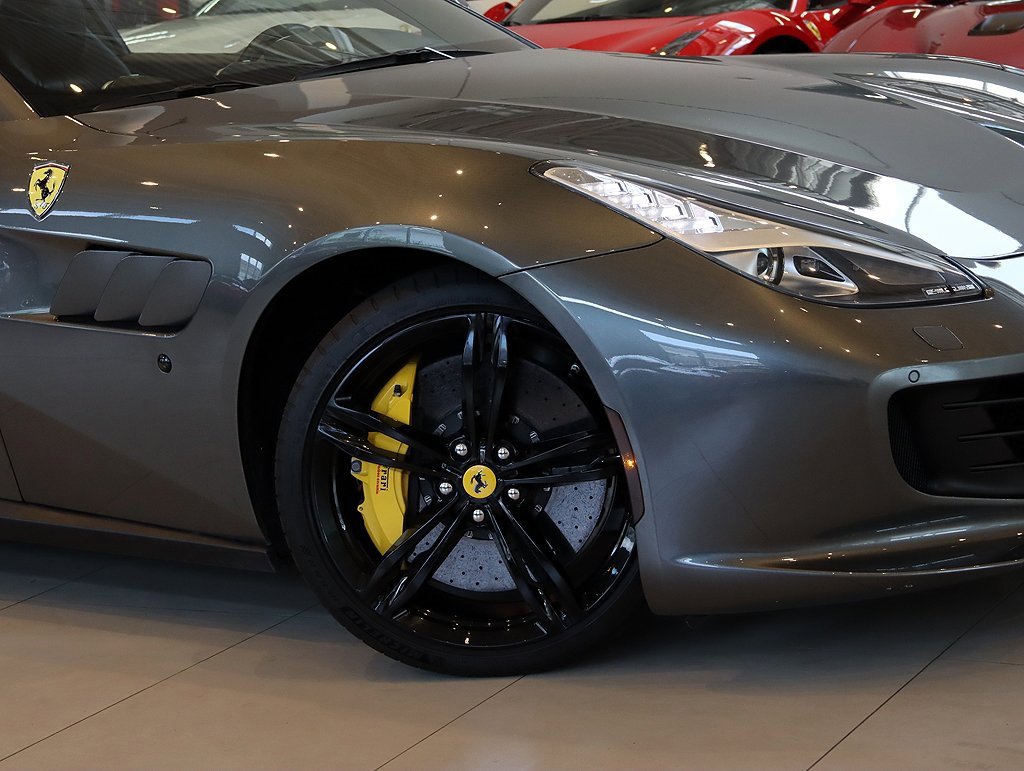 Certified 2017 Ferrari GTC4Lusso image 9
