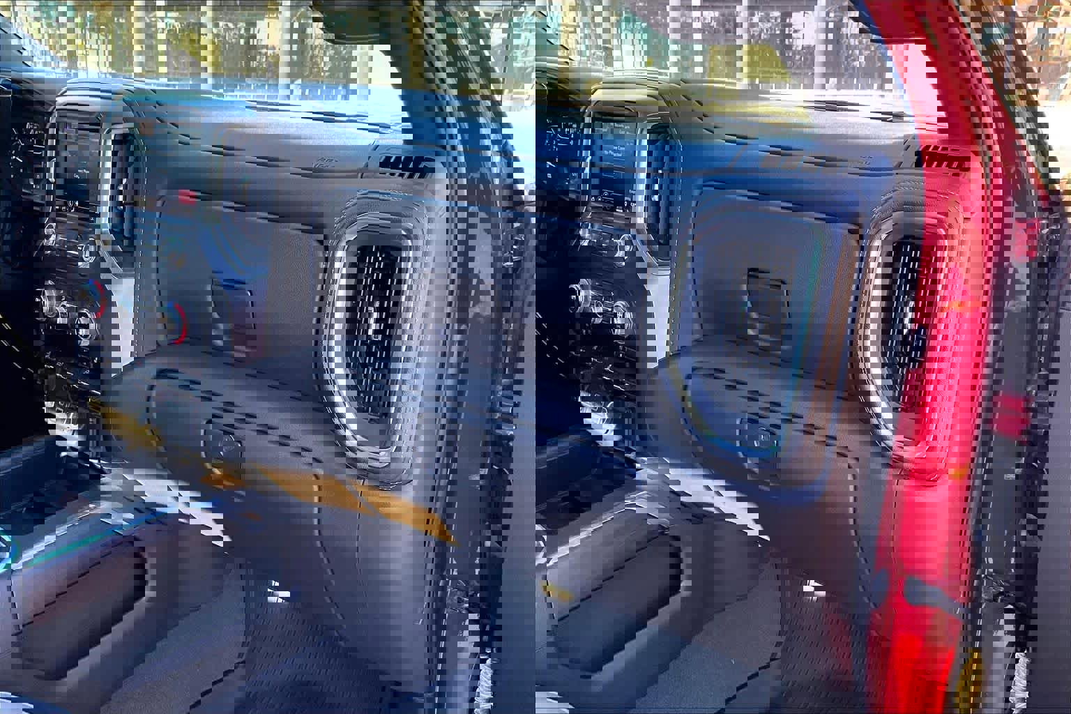 Used 2019 GMC Sierra 1500 SLT w/ SLT Premium Package image 18