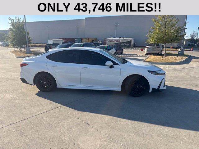 Used 2025 Toyota Camry SE w/ Convenience Package FWD image 2