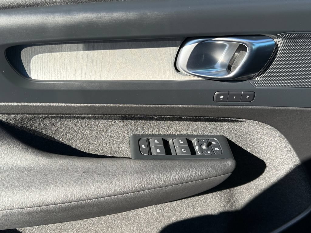 Used 2026 Volvo XC40 B5 Plus AWD/4WD image 11
