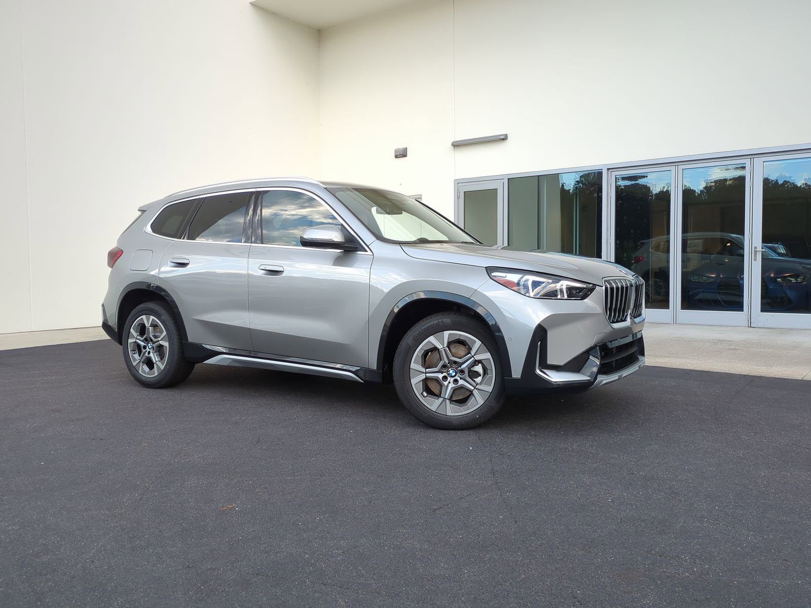 Certified 2025 BMW X1 xDrive28i w/ Technology Package image 2