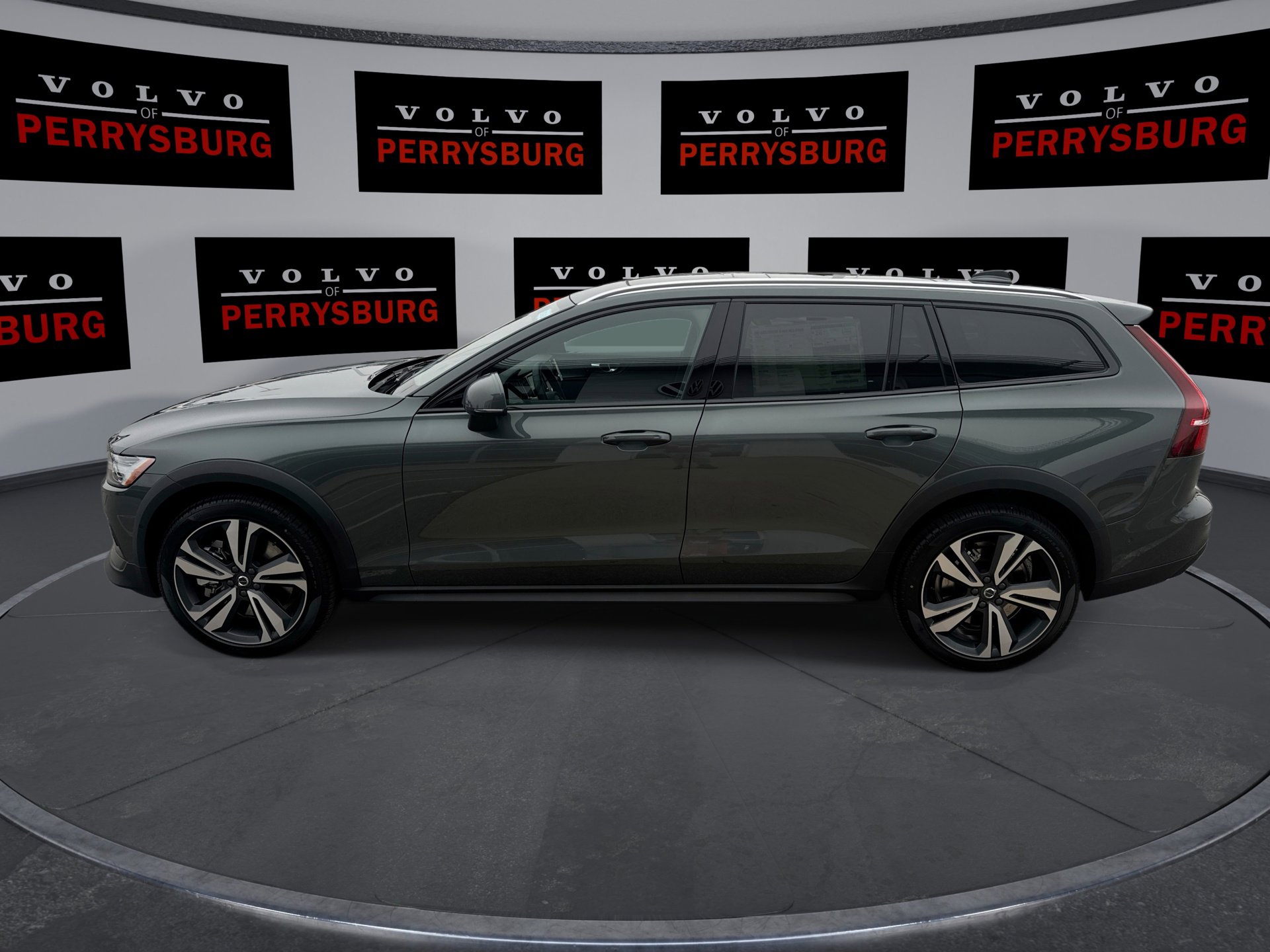 New 2026 Volvo V60 B5 Cross Country Plus w/ Climate Package image 5
