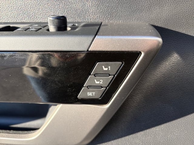 Used 2025 Toyota Tundra Limited AWD/4WD image 29