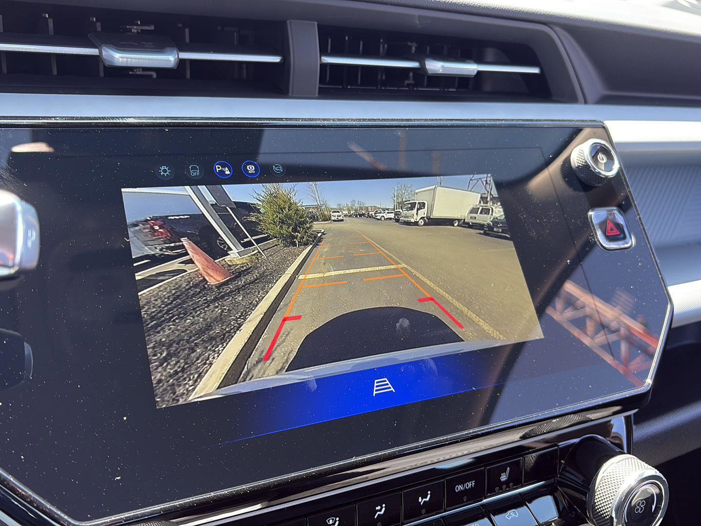 New 2027 Chevrolet Bolt LT w/ Comfort Package FWD image 31