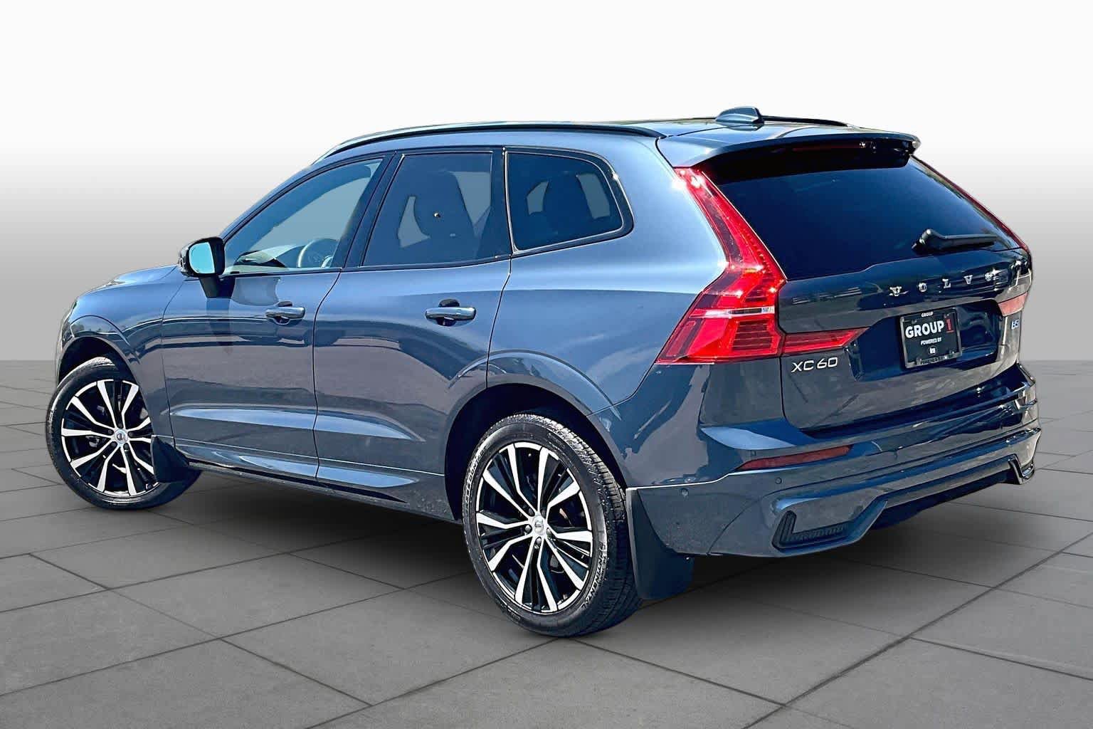 Used 2025 Volvo XC60 B5 Plus AWD/4WD image 12