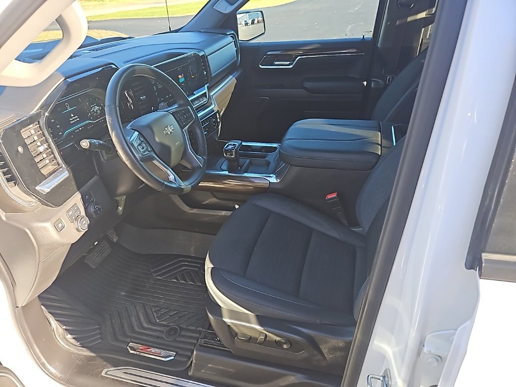 Used 2024 Chevrolet Silverado 1500 LT Trail Boss w/ Protection Package image 15