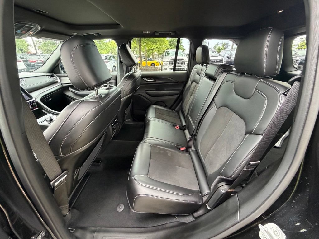 Certified 2025 Jeep Grand Cherokee Altitude AWD/4WD image 18