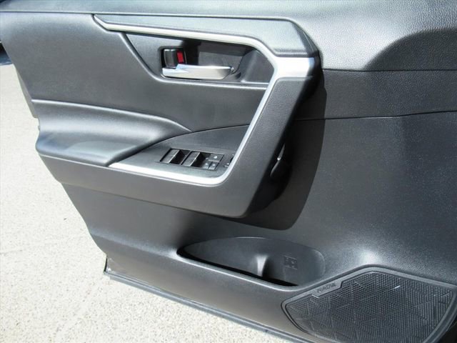 Used 2022 Toyota RAV4 XLE image 25