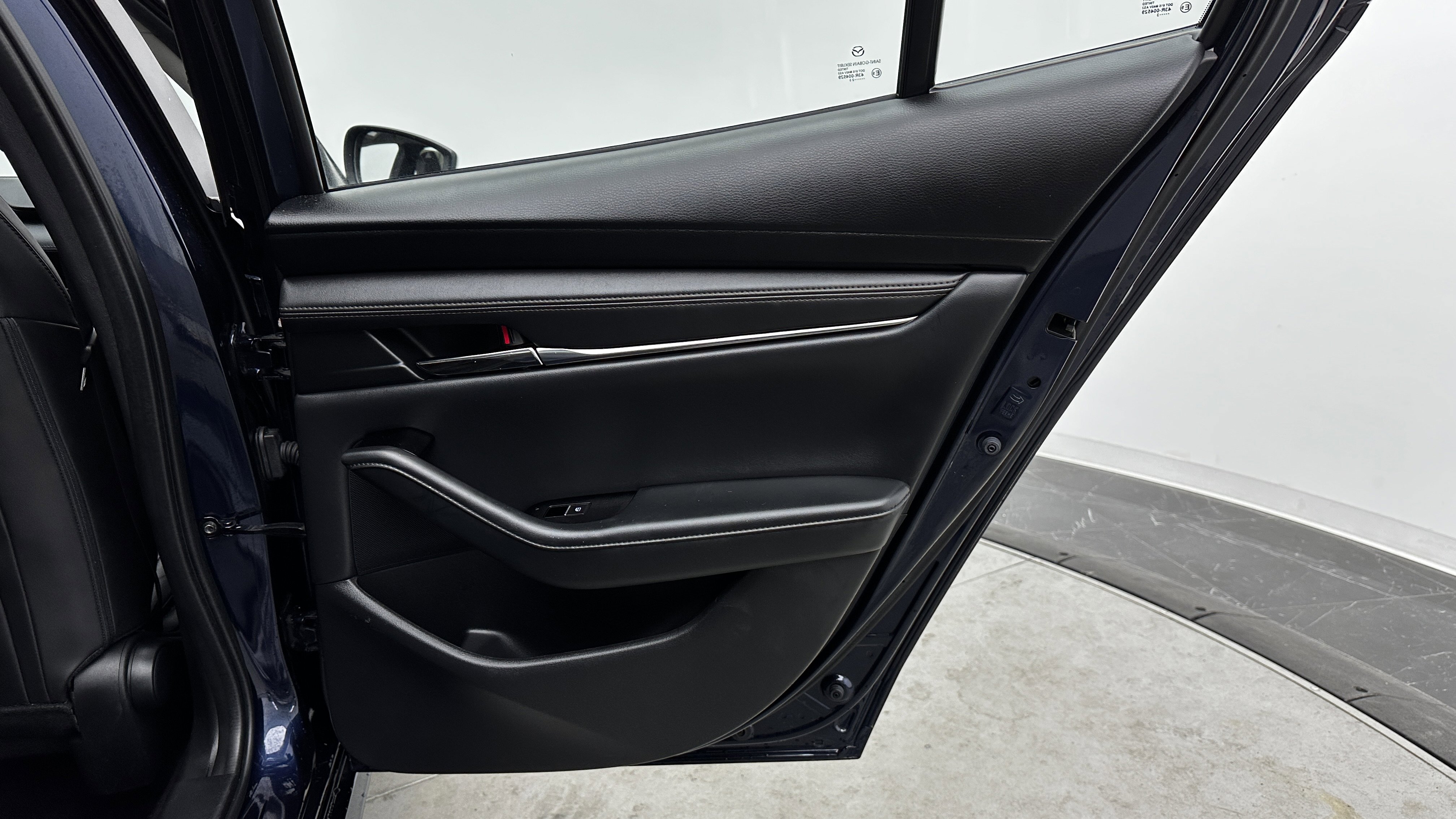 Used 2023 MAZDA MAZDA3 s image 33