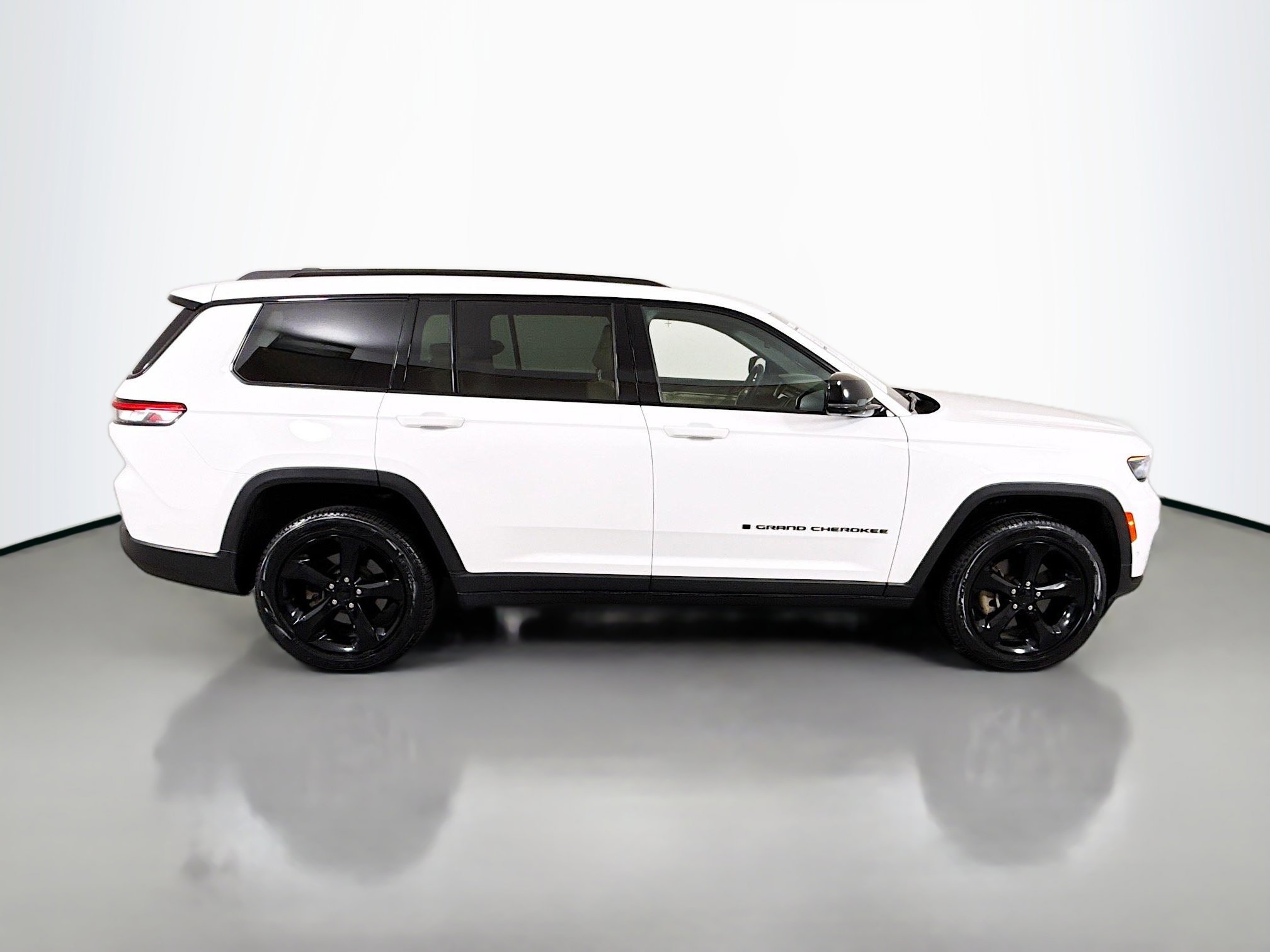 Used 2023 Jeep Grand Cherokee L Limited w/ Luxury Tech Group II image 8