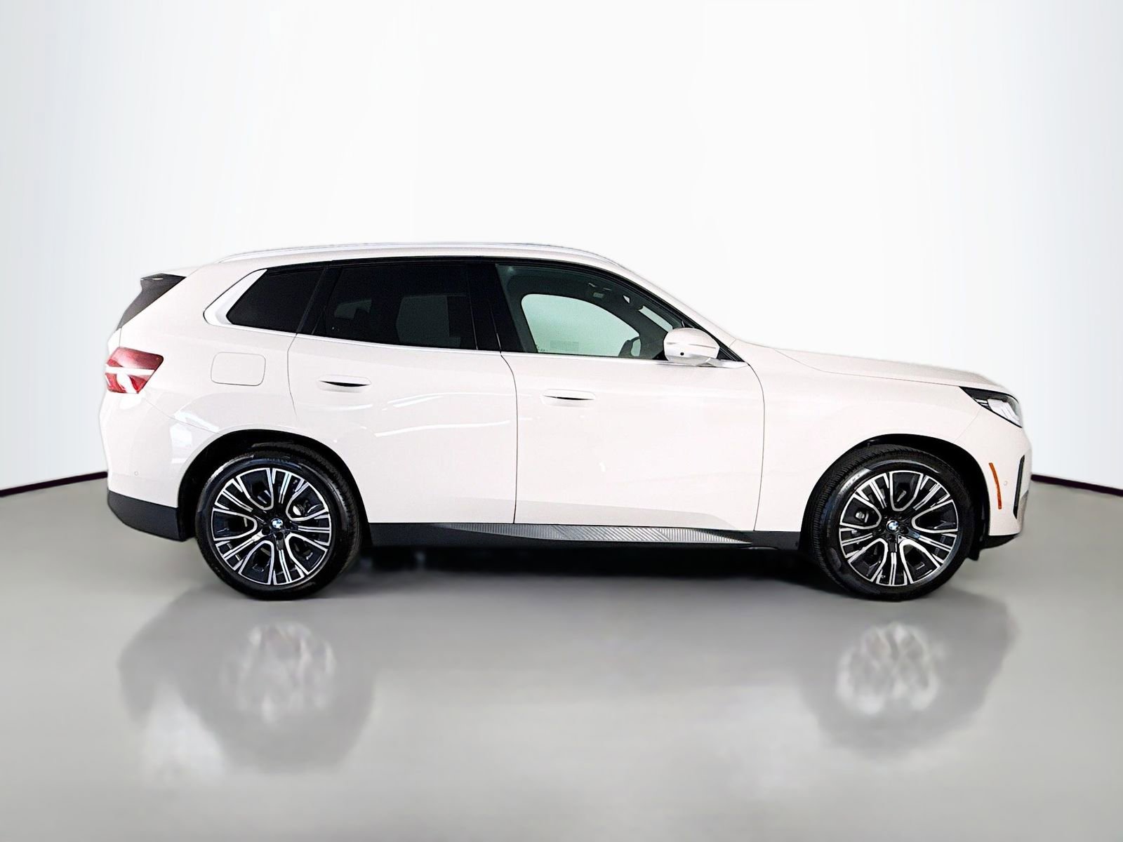 Used 2025 BMW X3 xDrive30i w/ Premium Package image 8
