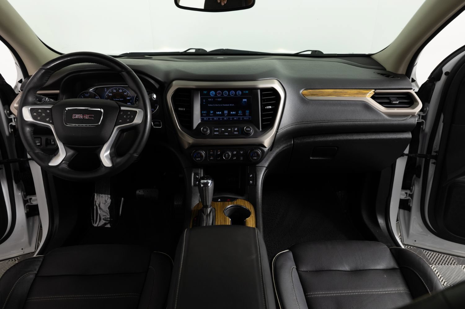 Used 2017 GMC Acadia Denali w/ Technology Package FWD image 41