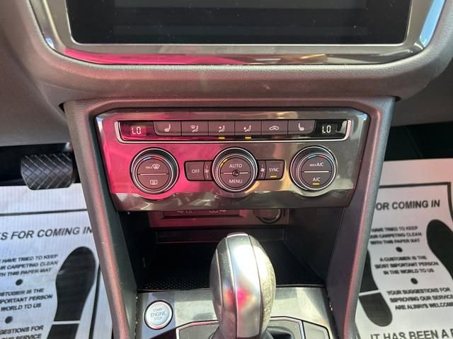 Used 2021 Volkswagen Tiguan SE w/ Panoramic Sunroof Package image 19