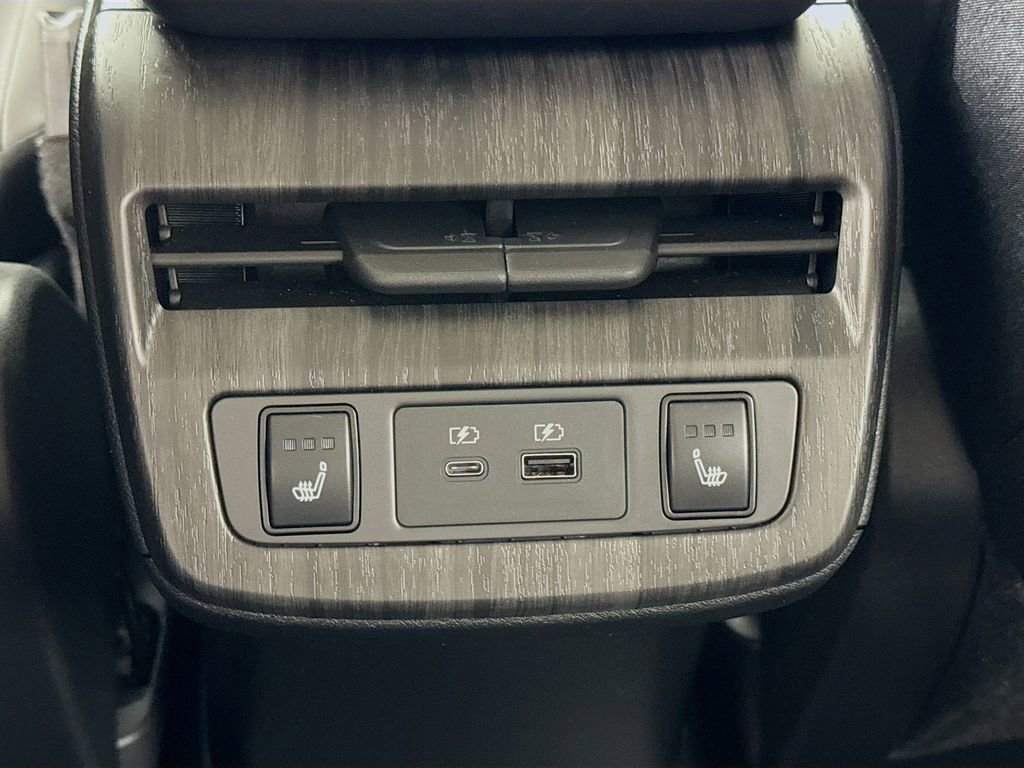 Used 2023 Nissan Ariya AWD image 19