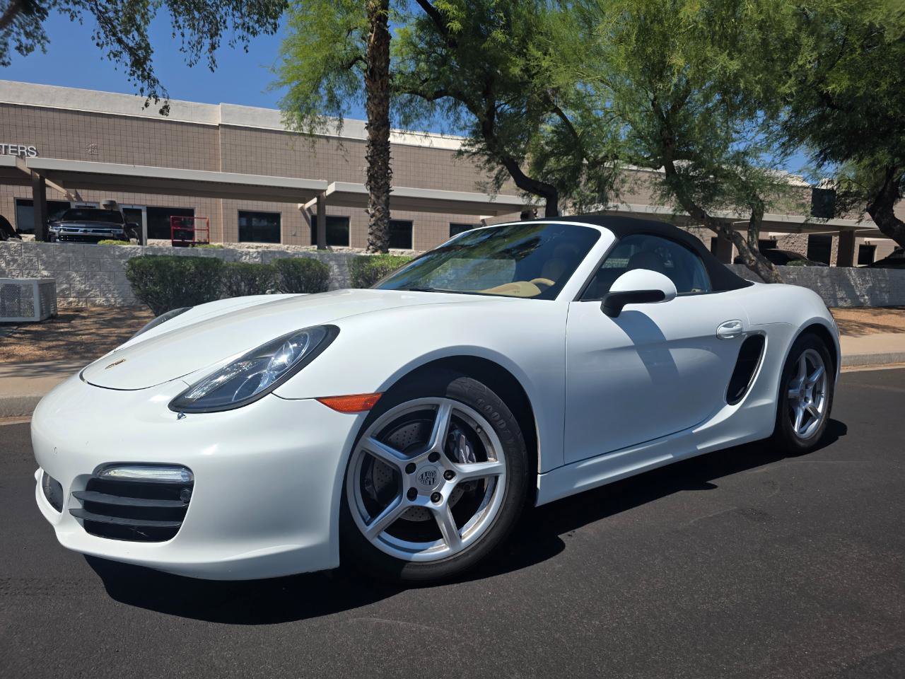 Used 2016 Porsche Boxster w/ Infotainment Package RWD image 2