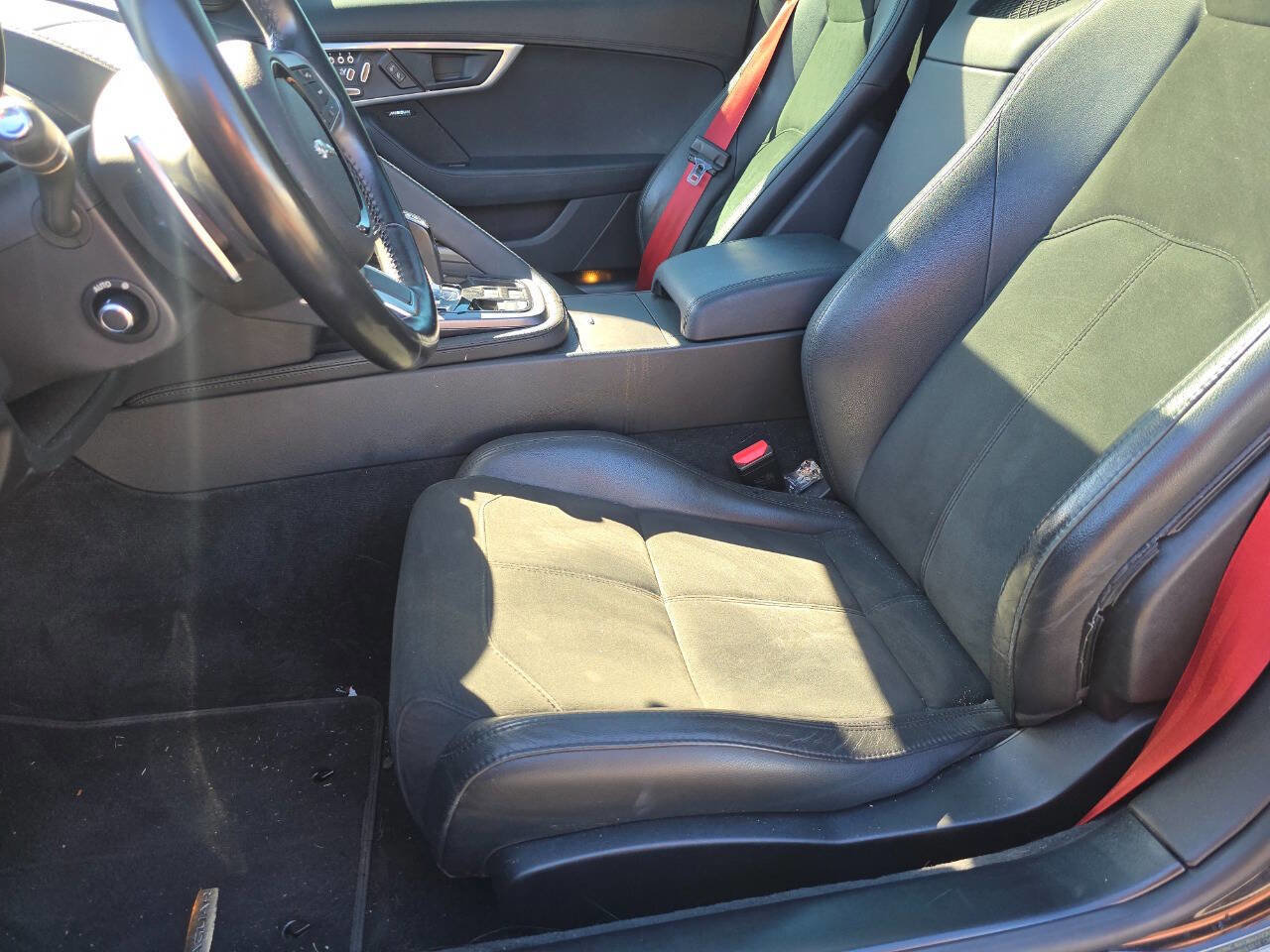 Used 2019 Jaguar F-TYPE P300 2dr Coupe image 21