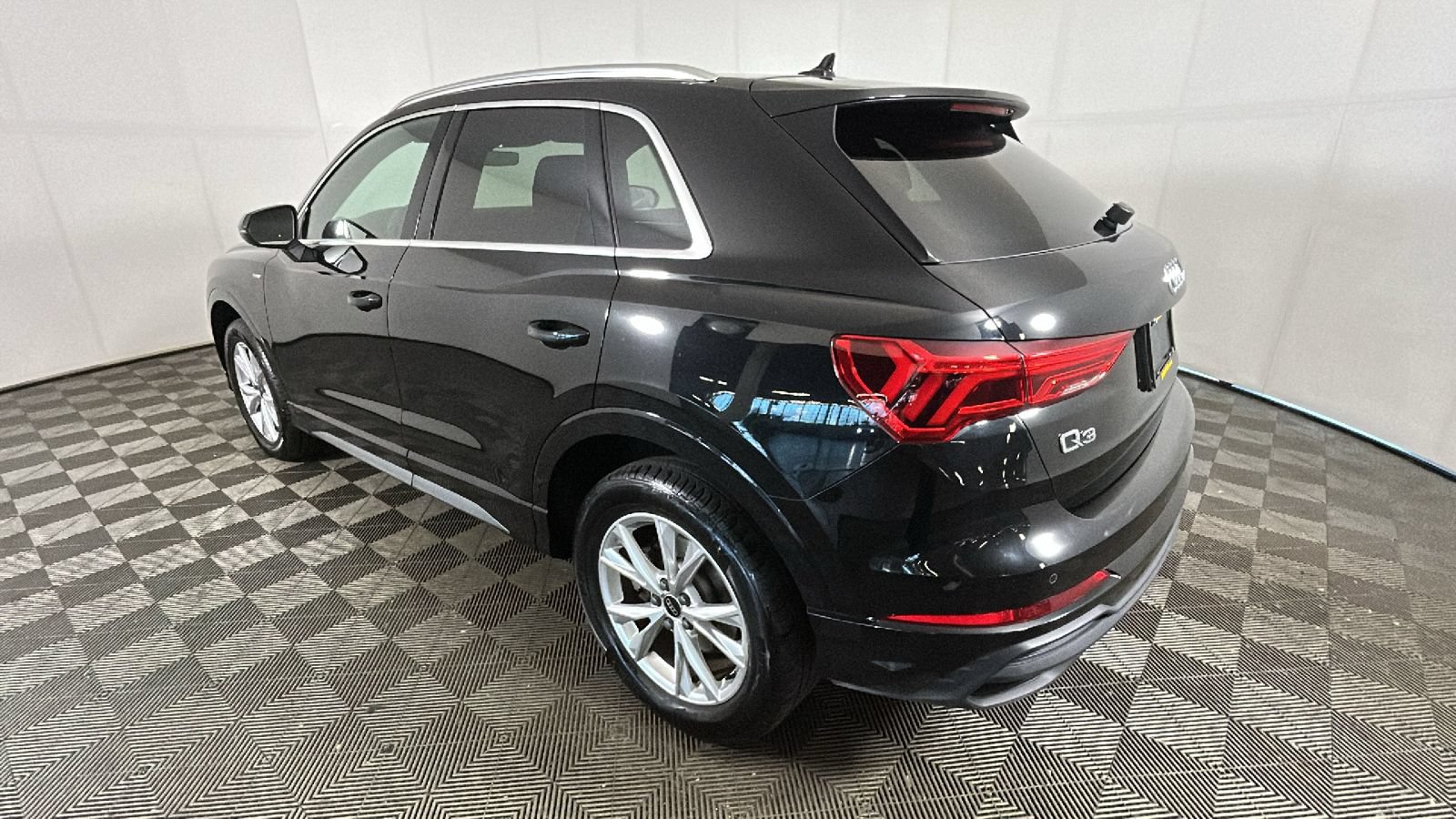 Used 2025 Audi Q3 2.0T Premium AWD/4WD image 4