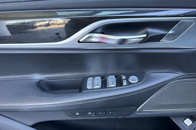 Used 2019 BMW 750i RWD image 11