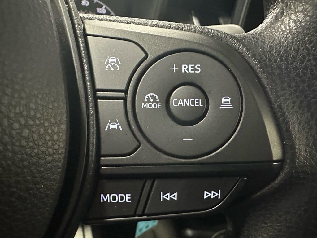 Used 2025 Toyota Corolla LE image 20