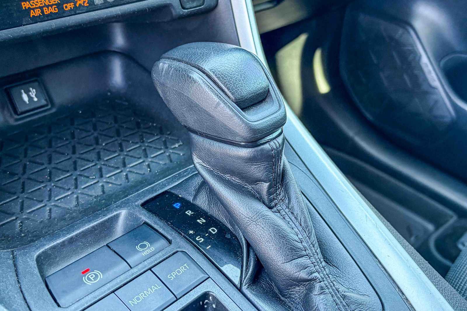 Used 2019 Toyota RAV4 LE image 18