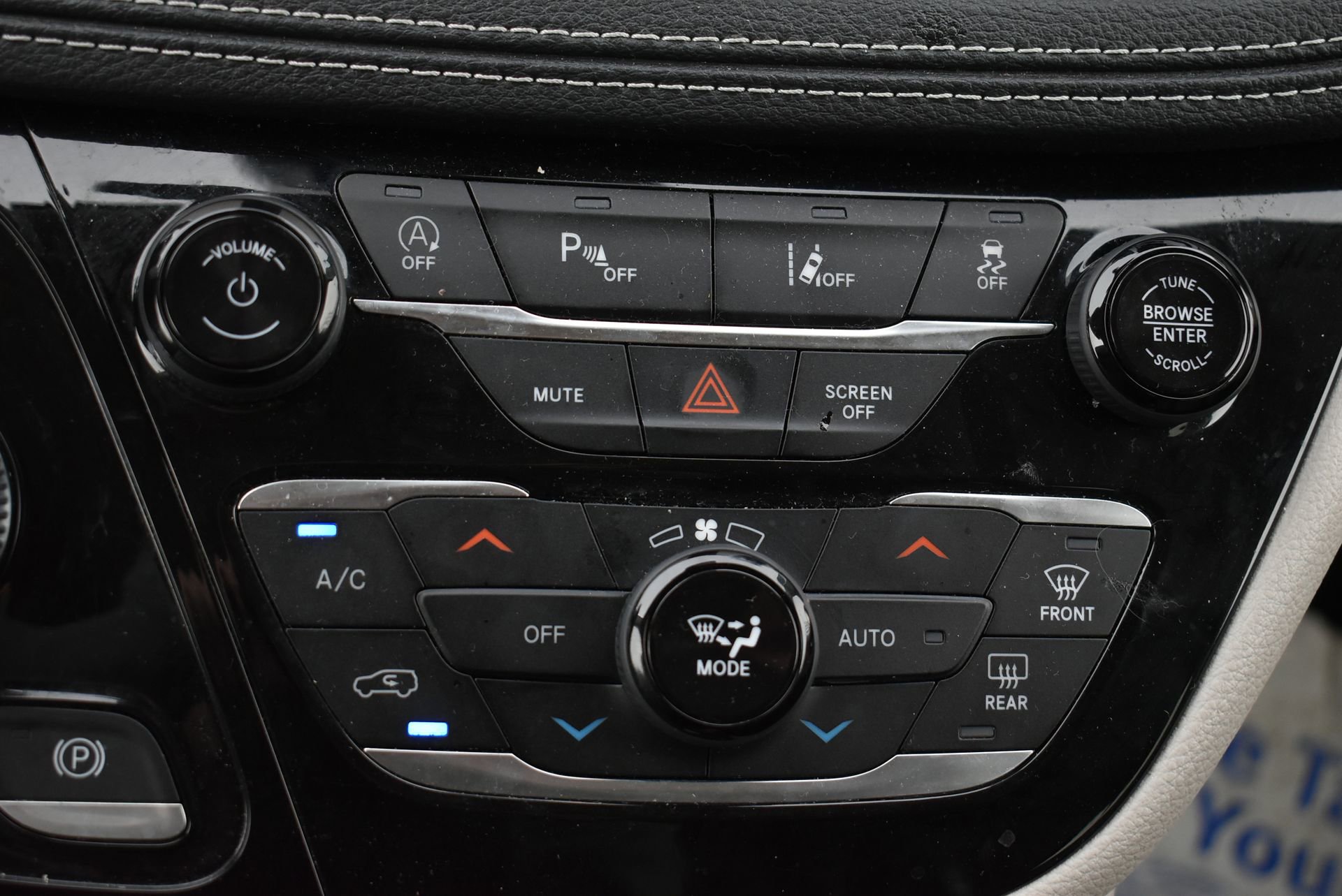 Used 2023 Chrysler Pacifica Limited image 33