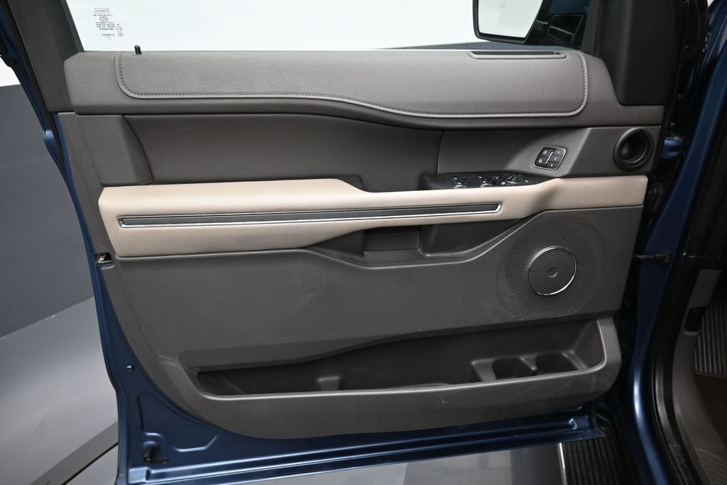 Used 2019 Ford Expedition XLT w/ Equipment Group 202A RWD image 11