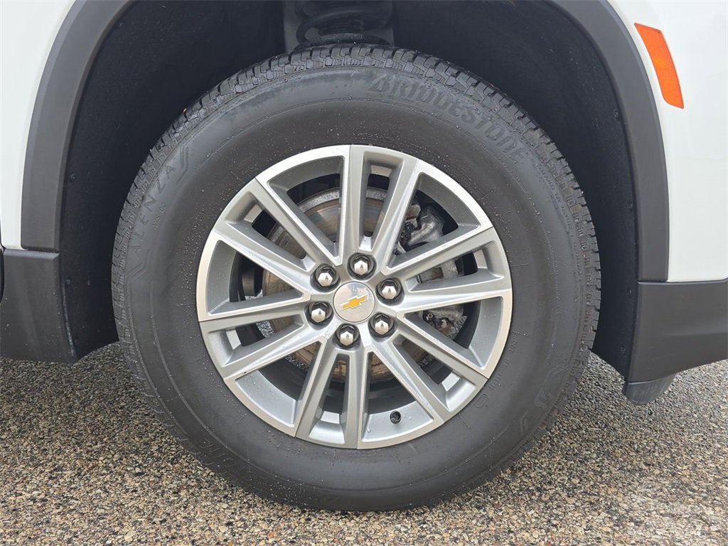 Used 2023 Chevrolet Traverse LT image 34
