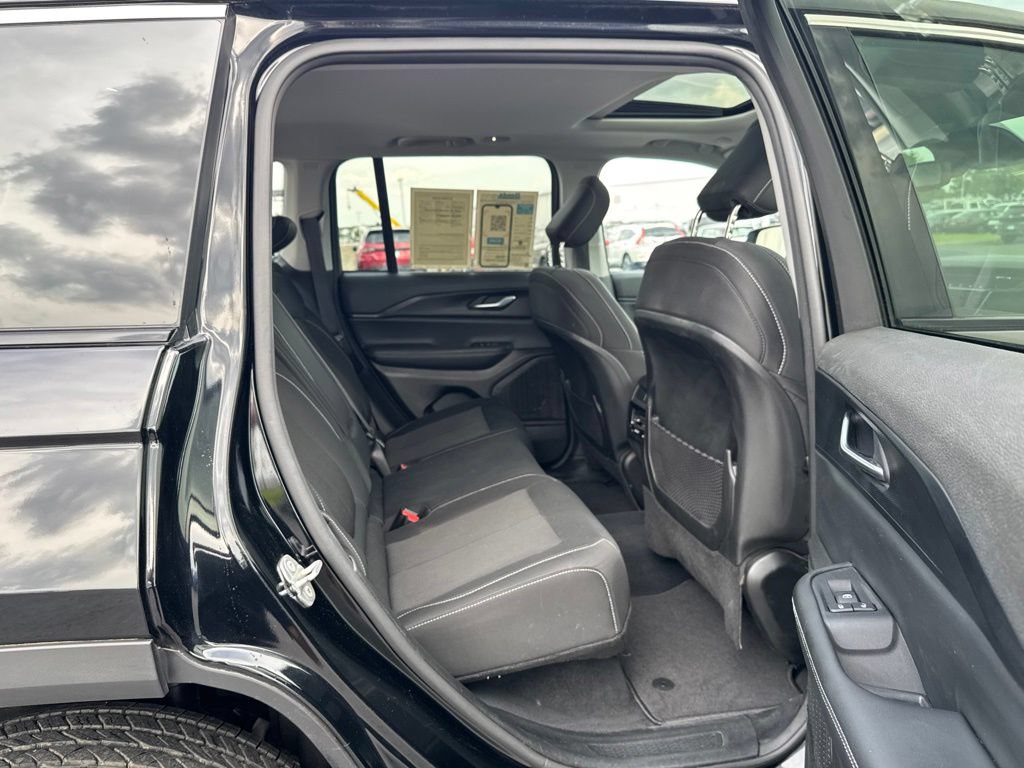 Used 2023 Jeep Grand Cherokee Laredo w/ Luxury Tech Group I AWD/4WD image 40