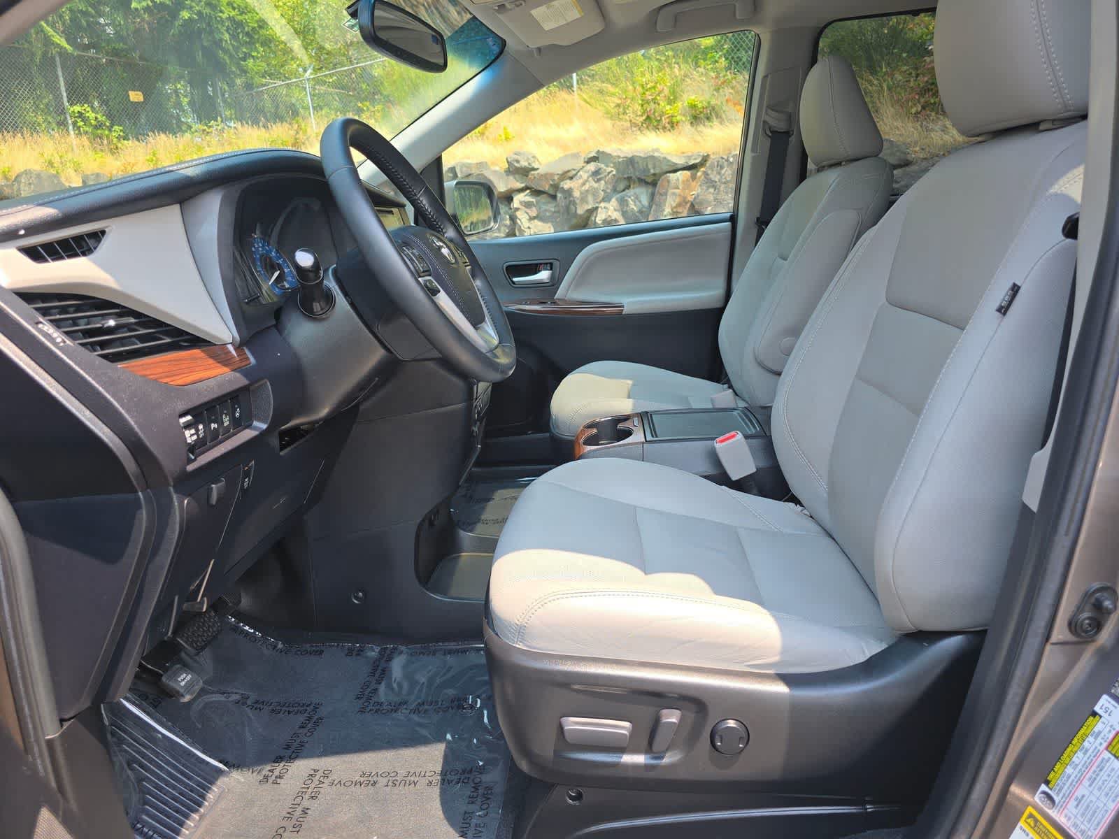 Used 2017 Toyota Sienna Limited AWD/4WD image 22