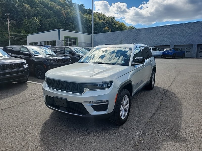 Used 2022 Jeep Grand Cherokee Limited AWD/4WD image 3