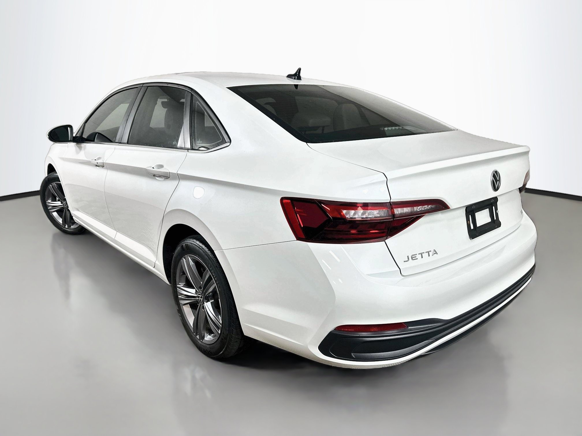 Used 2023 Volkswagen Jetta SE w/ Panoramic Sunroof Package FWD image 5