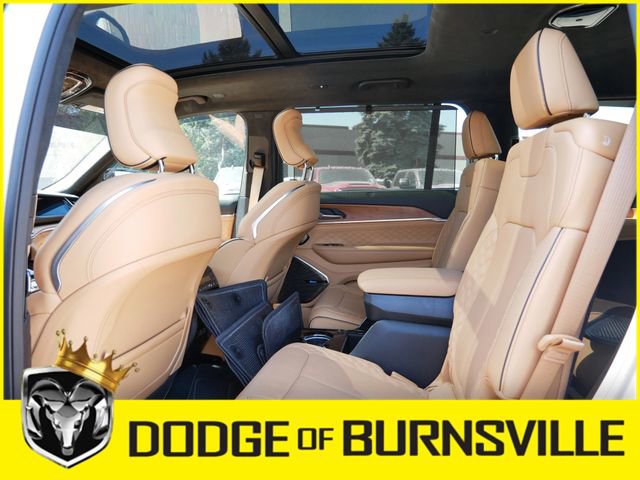 Used 2023 Jeep Grand Cherokee L Summit AWD/4WD image 17