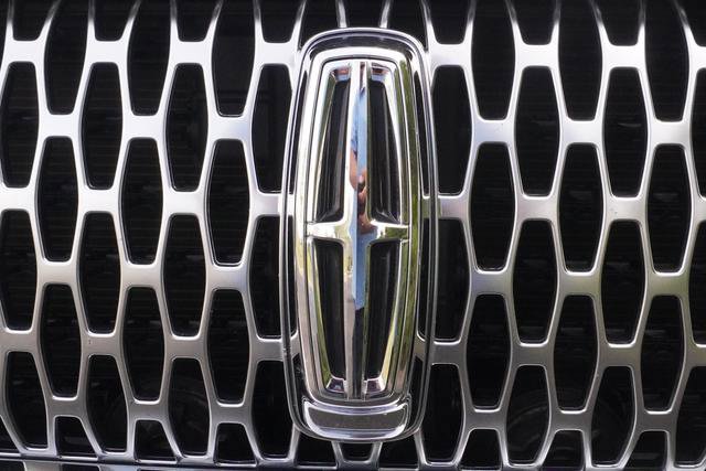 Used 2023 Lincoln Nautilus Reserve AWD/4WD image 41