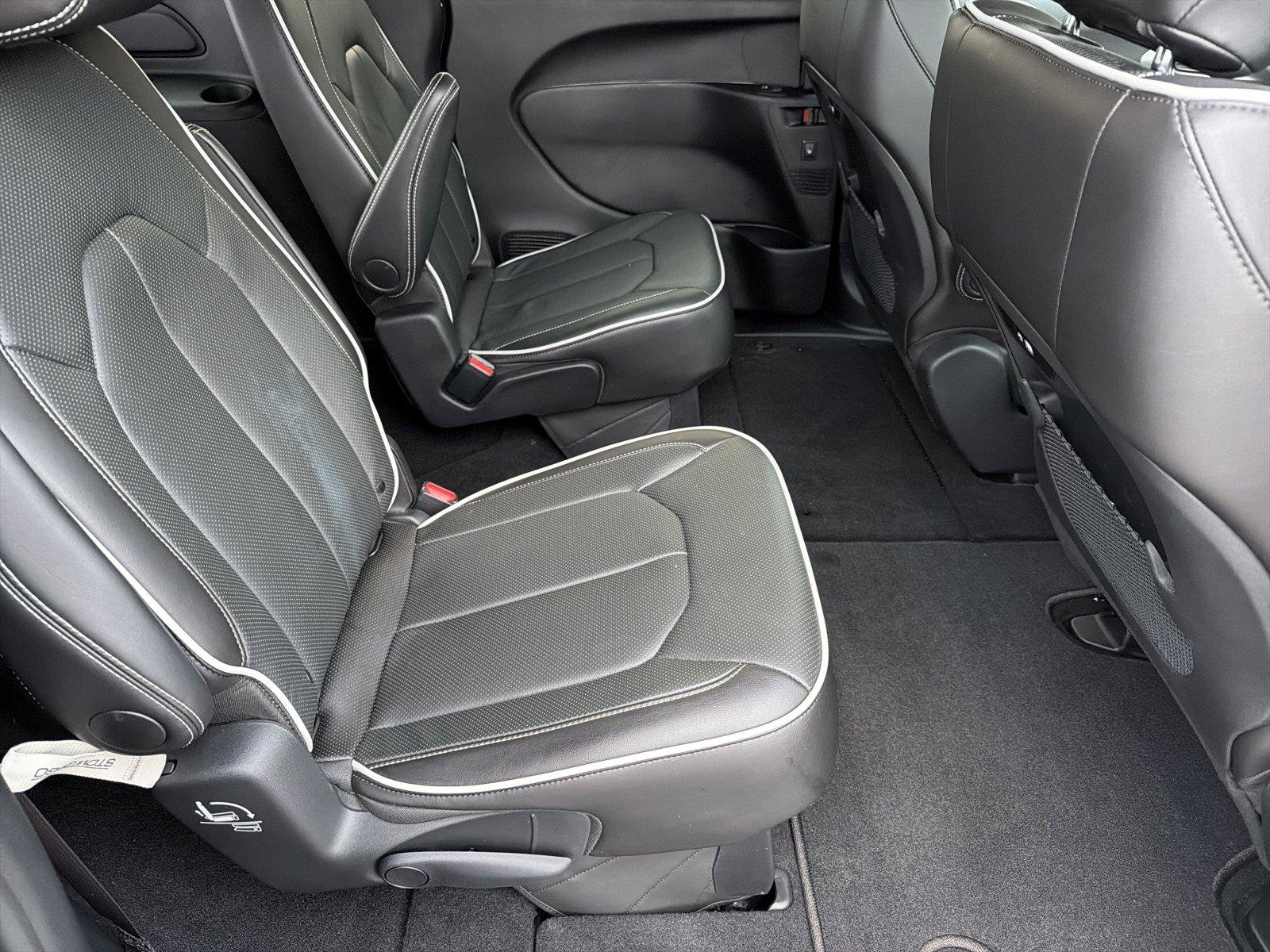 Used 2025 Chrysler Pacifica Limited AWD/4WD image 15