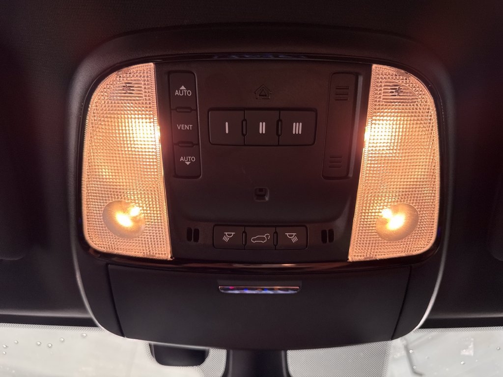 Used 2023 Dodge Durango SRT AWD/4WD image 23